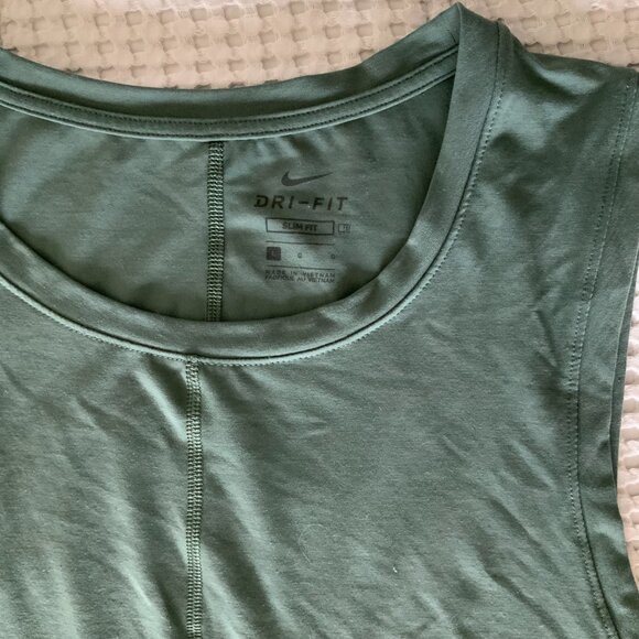 Nike Men's Dri-Fit Yoga Tank Size Large - Picture 2 of 2